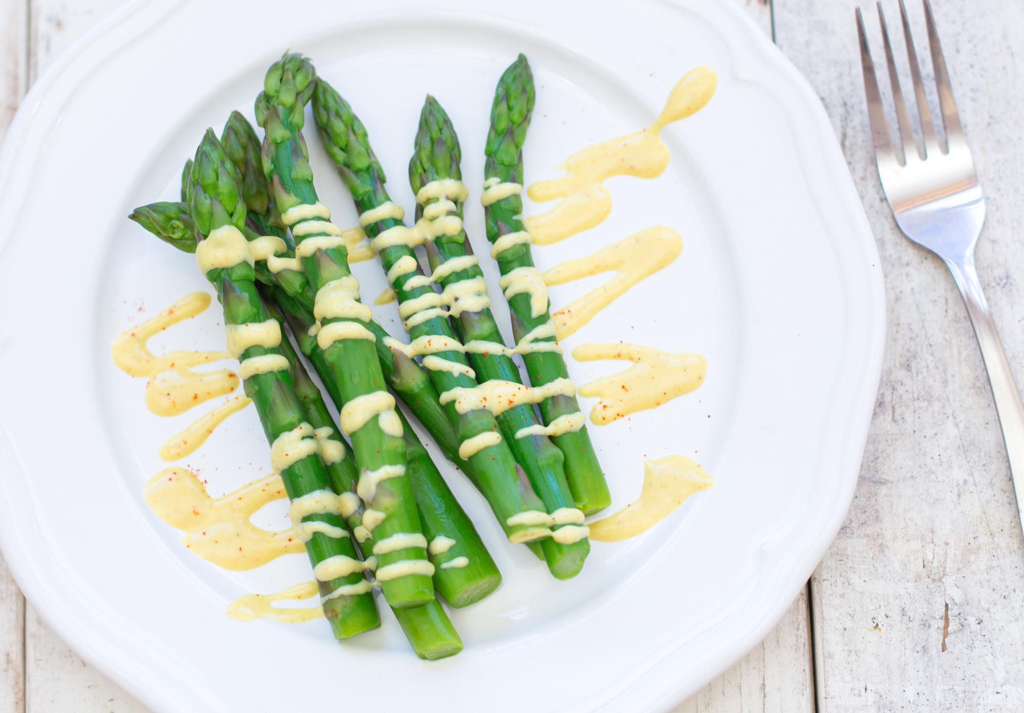 Asparagus with Easy Curry Hollandaise Sauce