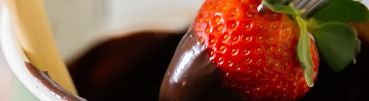 Easy Chocolate Fondue Main 1 Easy Chocolate Fondue Main 1